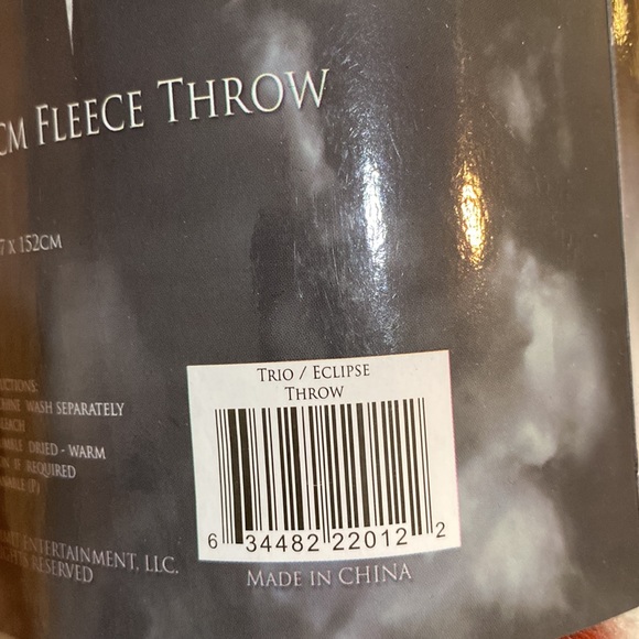 Twilight Saga: Eclipse fleece throw blanket w/ trio NWT - Picture 4 of 4